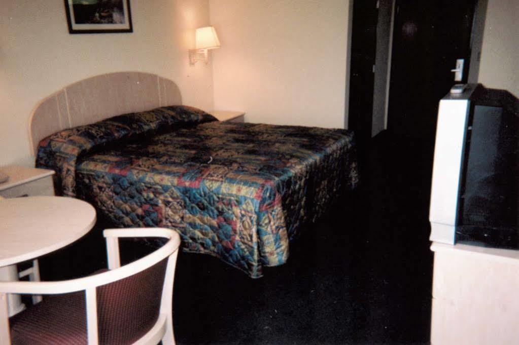 Pinckneyville Inn And Suites Zewnętrze zdjęcie